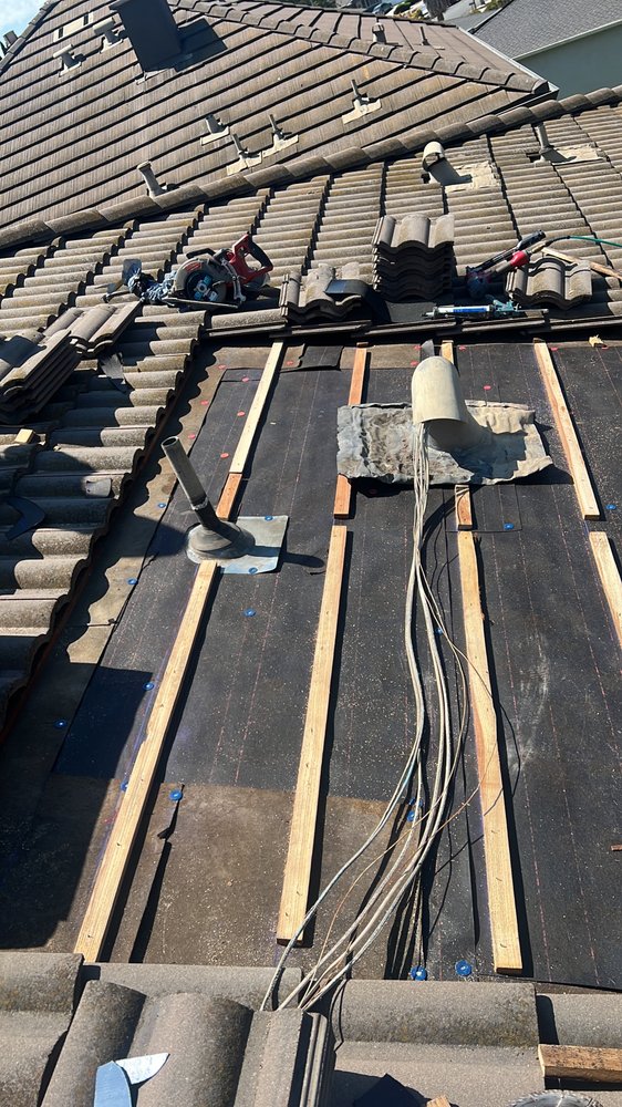 Slide of Israel Professional Roofer