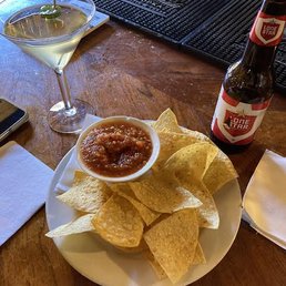 Excellent chips & salsa Excellent chips & salsa