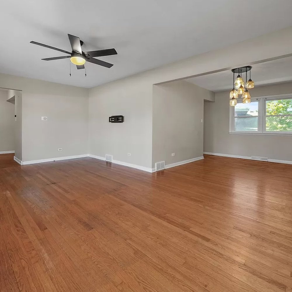 Yolanda Zapiain-RE/MAX 10 - Living / dining room - Real Estate Agents Near Me - Chicago, Illinois Yolanda Zapiain-RE/MAX 10 - Living / dining room - Real Estate Agents Near Me - Chicago, Illinois