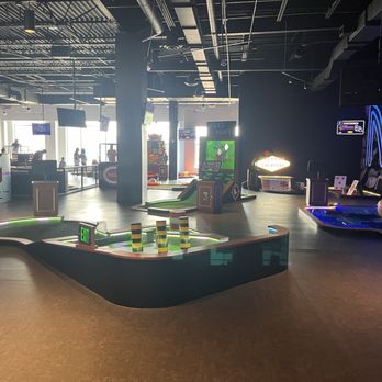 Par 3 - Putt putt - Mini Golf Near Me - Newport, Kentucky