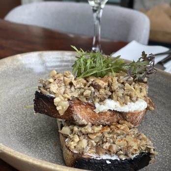Cambridge Mill - Mushroom toast - Breakfast & Brunch Near Me - Cambridge, Ontario