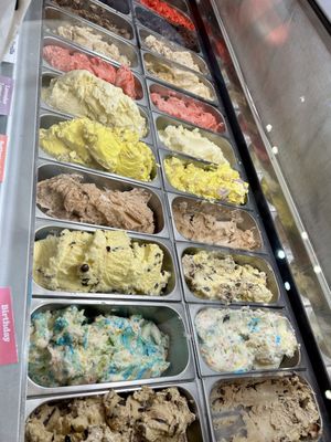 BeaverTails- Queues de Castor (Banff East) by null