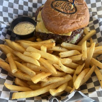 STP Bar-N-Grill - American Burger - Bars Near Me - San Diego, California