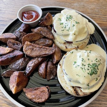 Pedalers Fork - Eggs Benedict is my fav here - New American Near Me - Calabasas, California
