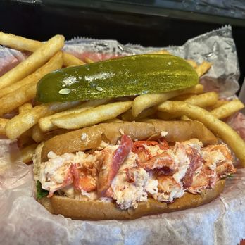Gilbert's Chowder House - Lobster roll - Seafood Near Me - Portland, Maine