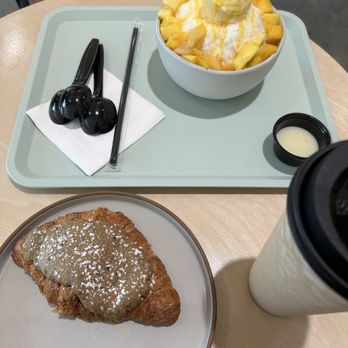 Deluna Dessert Cafe - Mango bingsoo, black sesame croissant, blended drink - Bubble Tea Near Me - Sacramento, California