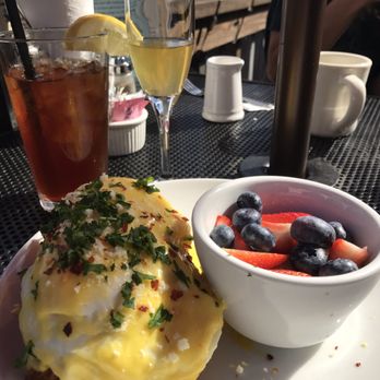 Yellow Belly - Eggs Benedict with pulled pork on corn bread. Side of freshly sliced fruit. Peach Bellini and iced tea! - American Near Me - Santa Barbara, California Yellow Belly - Eggs Benedict with pulled pork on corn bread. Side of freshly sliced fruit. Peach Bellini and iced tea! - American Near Me - Santa Barbara, California