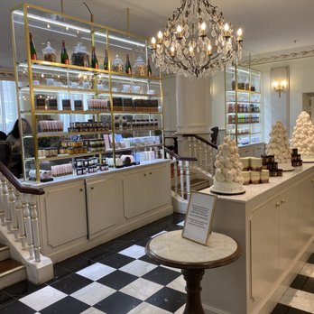 Angelina - Entrance - Patisserie/Cake Shop Near Me - Paris, 75