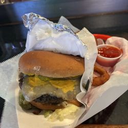 Carl's Bar & Delicatessen - Carls burger w onion rings