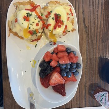 Another Broken Egg Cafe - Potato Pancake Benny with Fresh Seasonal Fruit - American Near Me - North Canton, Ohio
