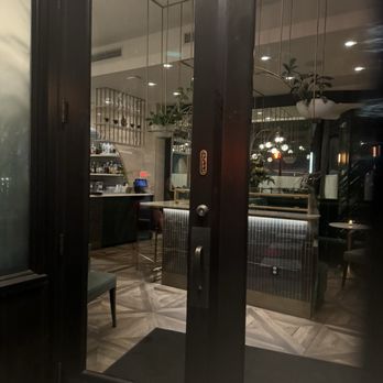 Podmore - Front door - Cocktail Bars Near Me - Honolulu, Hawaii Podmore - Front door - Cocktail Bars Near Me - Honolulu, Hawaii
