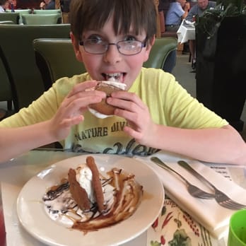 Side Door Cafe - Every time we are in the area my son begs me to bring him here because of their ice cream cookie sandwiches - New American Near Me - Gleneden Beach, Oregon