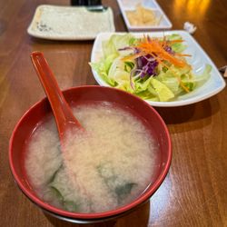 Show Sushi - Miso and Salad included in the combos