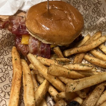 Cheddar's Scratch Kitchen - Bacon Cheeseburger - Comfort Food Near Me - Newark, Delaware Cheddar's Scratch Kitchen - Bacon Cheeseburger - Comfort Food Near Me - Newark, Delaware