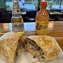 Ta Contento Mex Fresh Food - Delicious chicken burrito that was super filling--so much so I'm taking half of it home and having it for breakfast tomorrow!