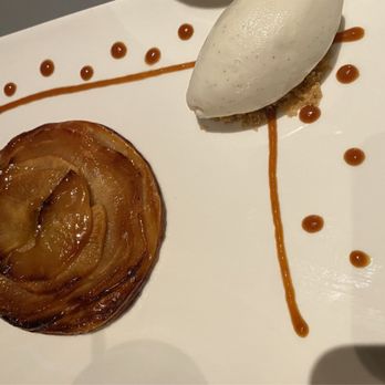 Faubourg Weehawken - Apple tart - French Near Me - Weehawken Township, New Jersey