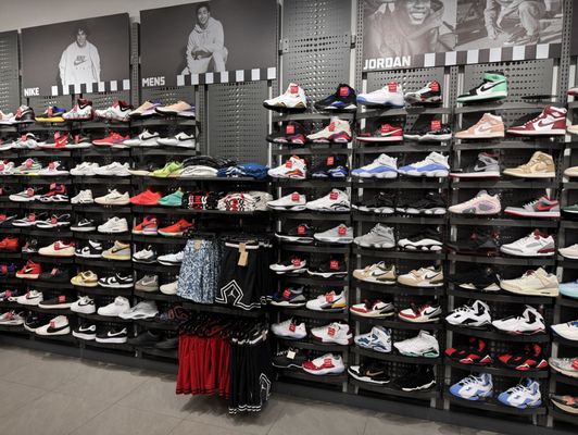 nike willowbrook mall