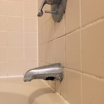 Econo Lodge - Hole in the faucet!! Cmon!!! - Hotels Near Me - Whiteville, North Carolina