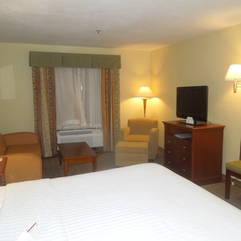Holiday Inn Express - Hurricane - Nice sized room - Hotels Near Me - Hurricane, West Virginia
