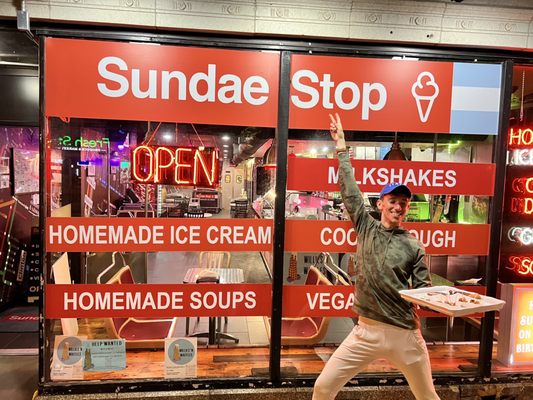 Willies Dick 'n Chicken by null