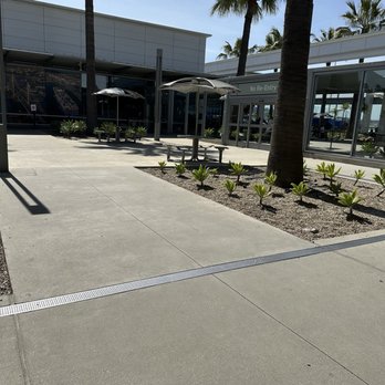Long Beach Airport - LGB - Waiting shed for arrival passengers - Airports Near Me - Long Beach, California