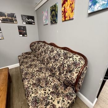 Busy Bee Cafe - Sofa and Wall Art - Cafes Near Me - Rochester, New Hampshire Busy Bee Cafe - Sofa and Wall Art - Cafes Near Me - Rochester, New Hampshire