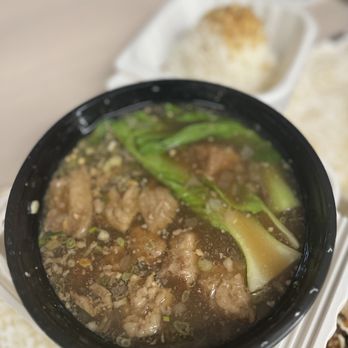 Sw8 Dada's Sizzling Sisig - Beef Pares Soup - Food Trucks Near Me - Waipahu, Hawaii