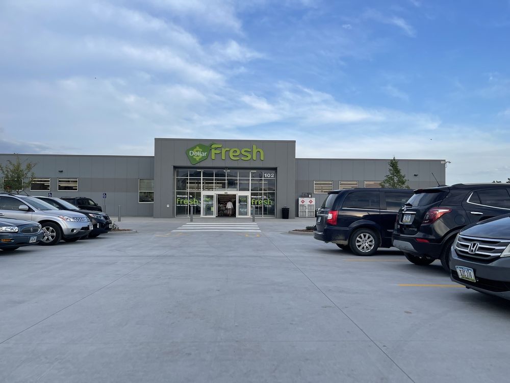 DOLLAR FRESH HYVEE Updated October 2024 102 West Carlisle