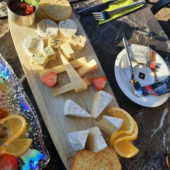 Kitty O’Se’s - cheese board - Wine Bars Near Me - Killarney, Kentucky