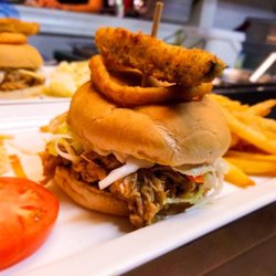 Grill on Canboro - Pulled Pork Burger and fries