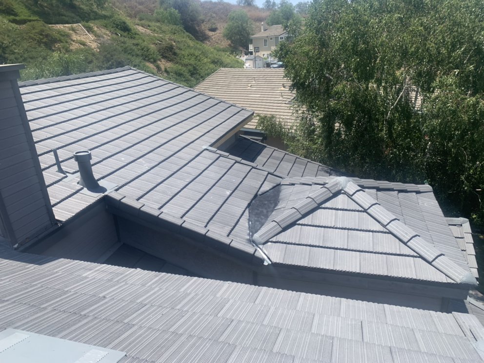 Slide of Markeasy Roofing