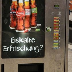 U-Bahnhof Olympiazentrum - Es gibt Fanta am Bahnsteig