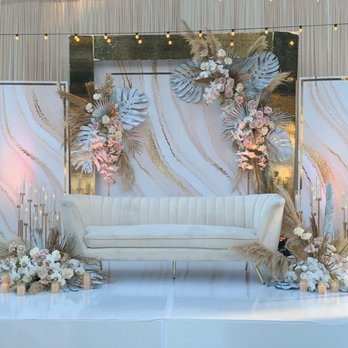Muckenthaler Cultural Center - a white couch with flowers and candles - Art Classes Near Me - Fullerton, California Muckenthaler Cultural Center - a white couch with flowers and candles - Art Classes Near Me - Fullerton, California