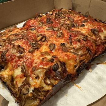 Bucky’s Pizza - Mushroom Detroit style - Pizza Near Me - Chatham, New Jersey