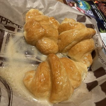 Cheddar's Scratch Kitchen - Honey Butter Croissants (my daughter snatched one) - American Near Me - Jacksonville, Florida