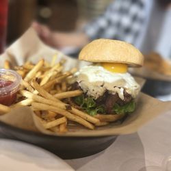 High Point Grill - Sunrise burger