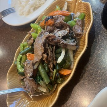 Changs Thai Cuisine - Beef and veggies - Thai Near Me - Sacramento, California
