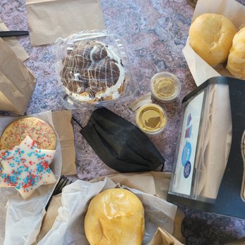 Kohnen's Country Bakery - Cookies, bier rocks with German mustard, giant cream puff - Bakeries Near Me - Tehachapi, California
