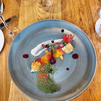 Gillray's Steakhouse & Bar - Beetroot and goats' cheese, candied pecan, port wine glaze - British Near Me - London, XGL