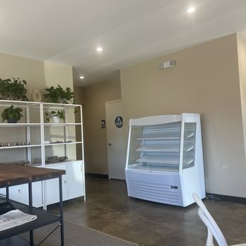 Salum Juice Bar & Cafe - inside - Juice Bars & Smoothies Near Me - Campbell, California