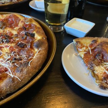 Dabeno’s Bistro - Pizza and beer - Steakhouses Near Me - Williston, North Dakota Dabeno’s Bistro - Pizza and beer - Steakhouses Near Me - Williston, North Dakota