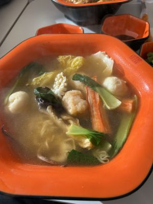 ShangHai Restaurant+ZhangLiang Spicy Hot Pot 张亮麻辣烫 by null