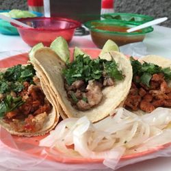 Isa - De izquierda a derecha, tacos campechano, sudadero y carne enchilada.