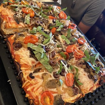 Good Pie - Sicilian Vegan Pizza with caramelized onions, olives, tomato and basil. - Pizza Near Me - Las Vegas, Nevada Good Pie - Sicilian Vegan Pizza with caramelized onions, olives, tomato and basil. - Pizza Near Me - Las Vegas, Nevada