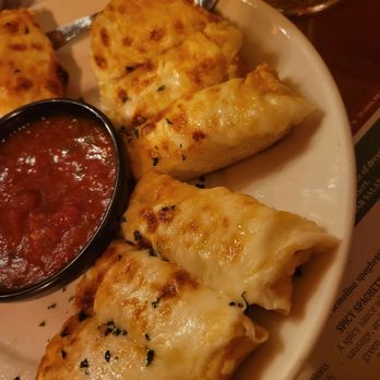 The Old Spaghetti Factory - Cheesy garlic bread - Italian Near Me - Newport Beach, California The Old Spaghetti Factory - Cheesy garlic bread - Italian Near Me - Newport Beach, California
