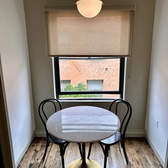 The Commodore Hollywood - Dining nook in unit - Apartments Near Me - Los Angeles, California