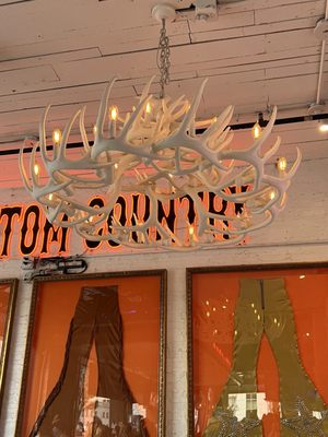 Lainey Wilson's Bell Bottoms Up by null