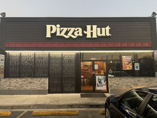 Pizza Hut by null