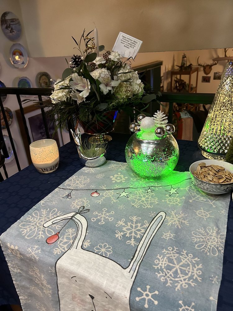 TWO FRIENDS FLORAL DESIGN STUDIO Updated September 2024 11 Photos