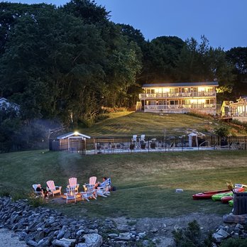 Smuggler's Cove Inn - Hotels Near Me - East Boothbay, Maine Smuggler's Cove Inn - Hotels Near Me - East Boothbay, Maine